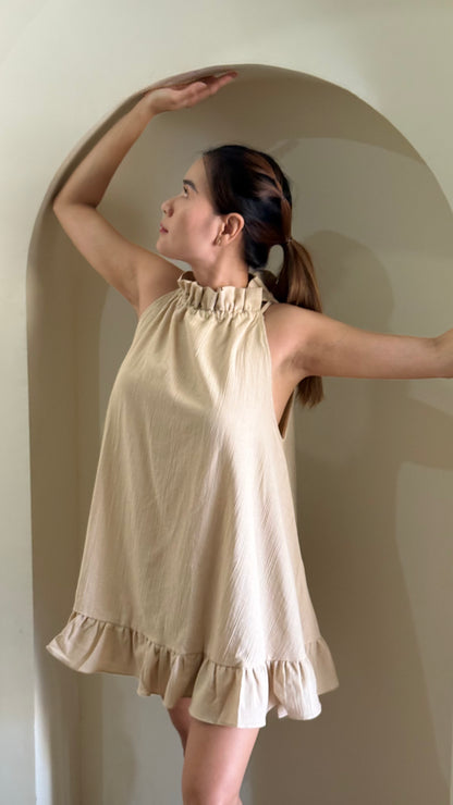 Casa Linen Dress – Elegant Halter Silhouette